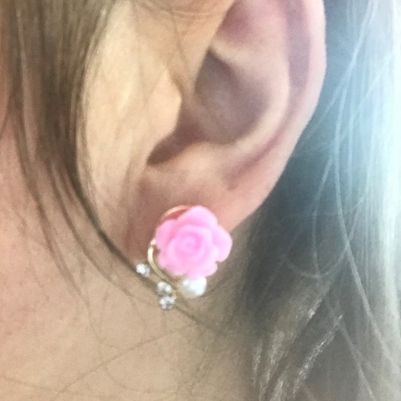 ADORABLE💙💎💗PINK🌹ROSE GOLDEN VINE CZ STUDS!💎💙 - Picture 3 of 6